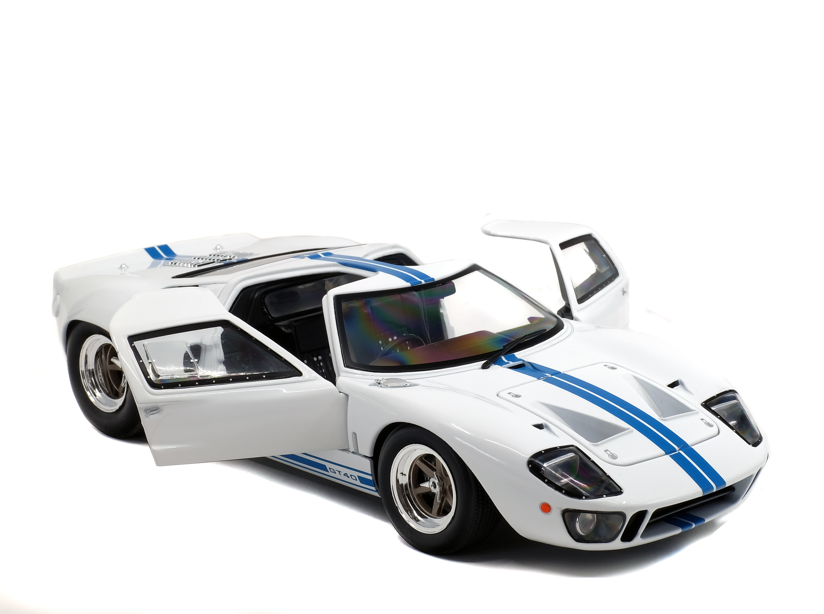 Ford GT40 MK.1 1968 white/blue stripes 1:18 Solido