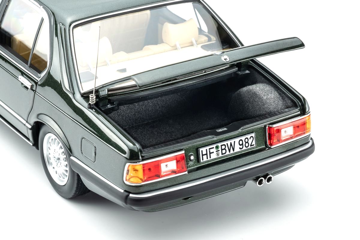 BMW 745i E23 1984 achat green metallic 1:18 Touring Modelcars