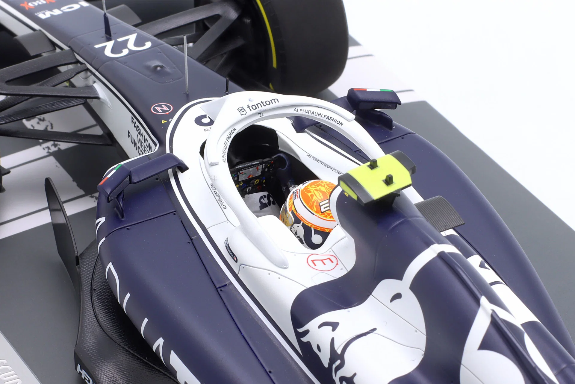 Scuderia Alphatauri AT03 #22 Y.Tsunoda Bahrain GP 2022 1:18 Minichamps