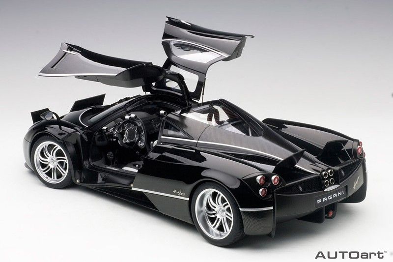 Pagani Huayra 2011 black/silver 1:12 AUTOArt