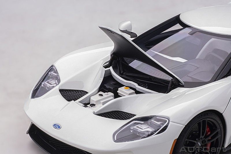 Ford GT 2017 frozen white 1:18 AUTOart