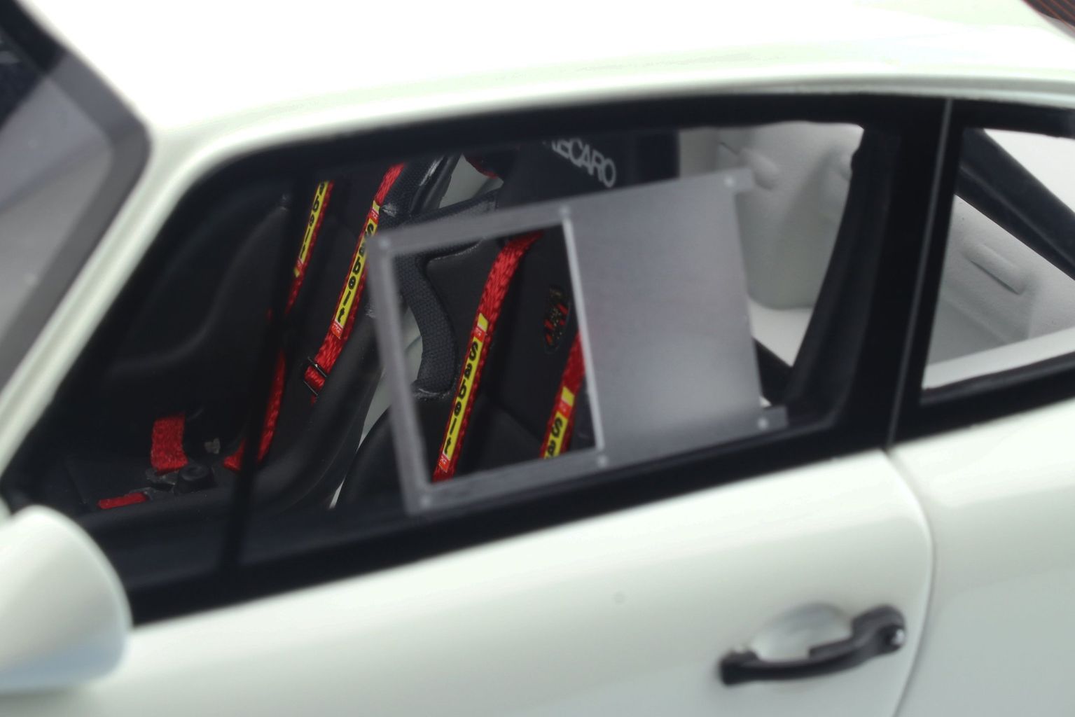 Porsche 911 964 Carrera 4 Lightweight 1991 Grand Prix white 1:18 GT Spirit