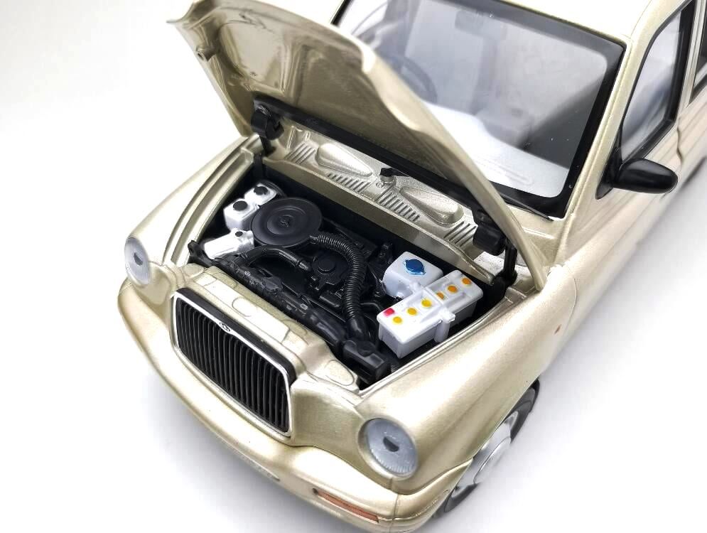 TX1 London Taxi Cab 1998 silver/gold 1:18 Sun Star