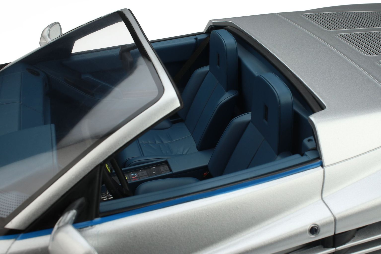 Ferrari Testarossa Spyder 1998 silver 1:12 GT Spirit