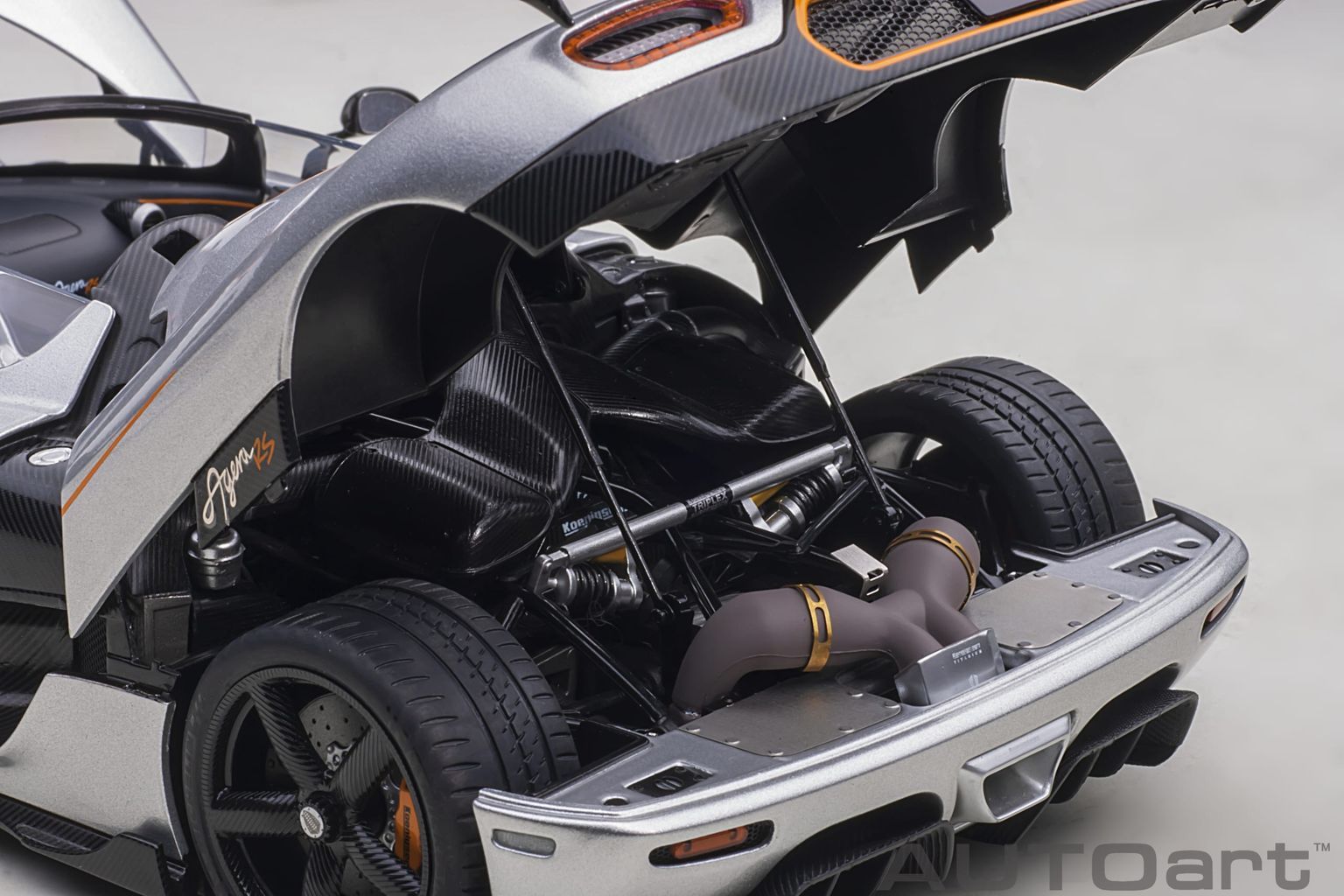 Koenigsegg Agera RS 2015 moon silver/carbon/orange accents 1:18 AUTOart
