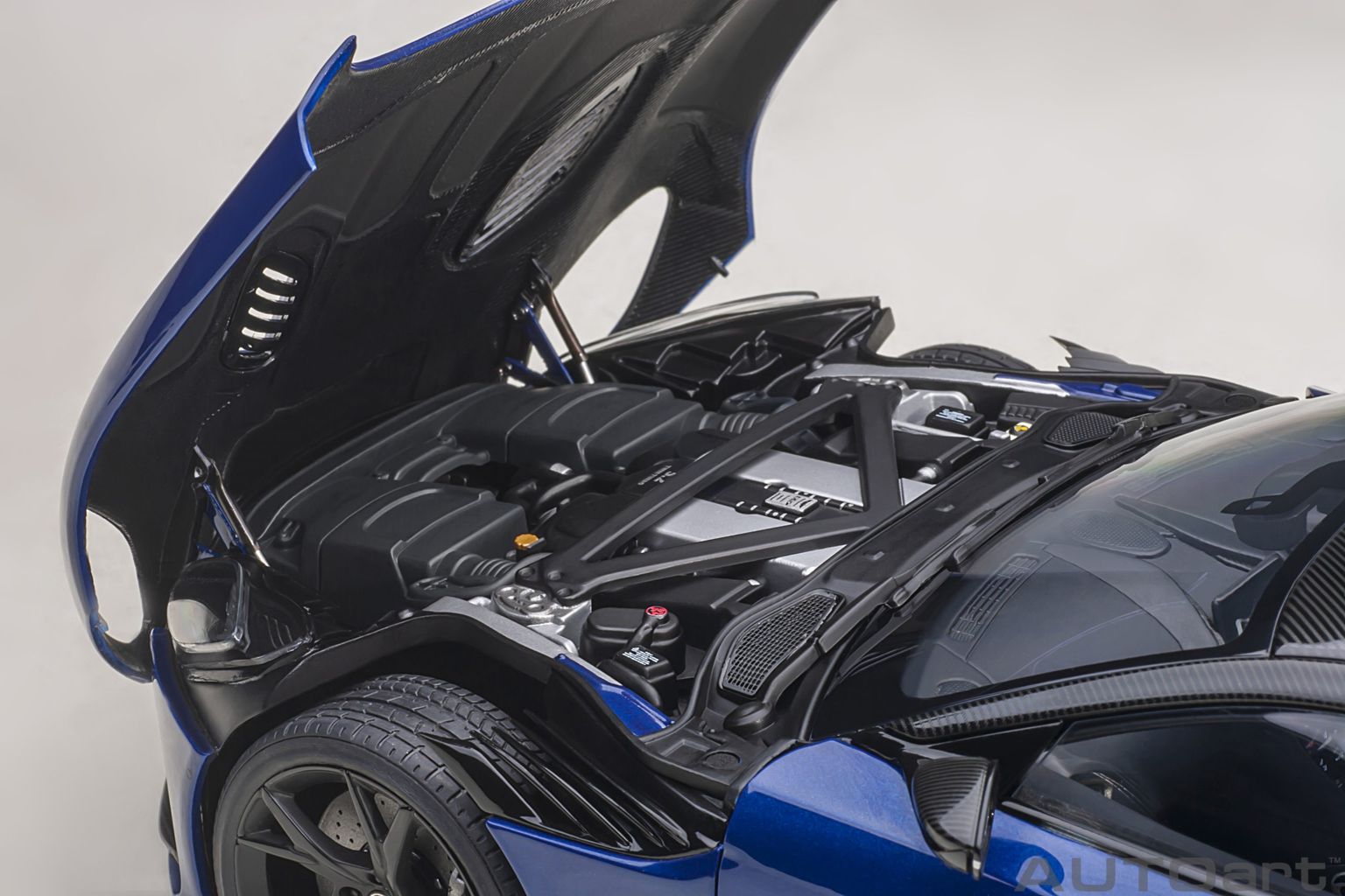Aston Martin DBS Superleggera 2019 zaffre blue 1:18 AUTOart
