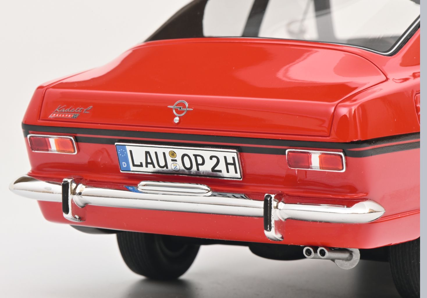 Opel Kadett Rallye Coupé red 1:18 Schuco