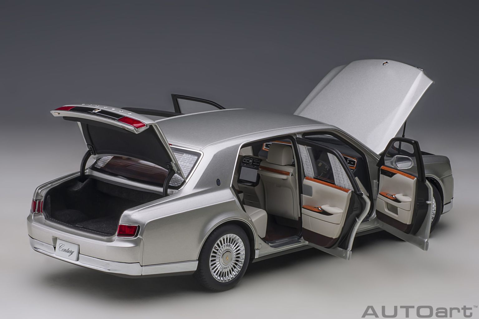 Toyota Century Special Edition with Curtain 2019 silver 1:18 AUTOart