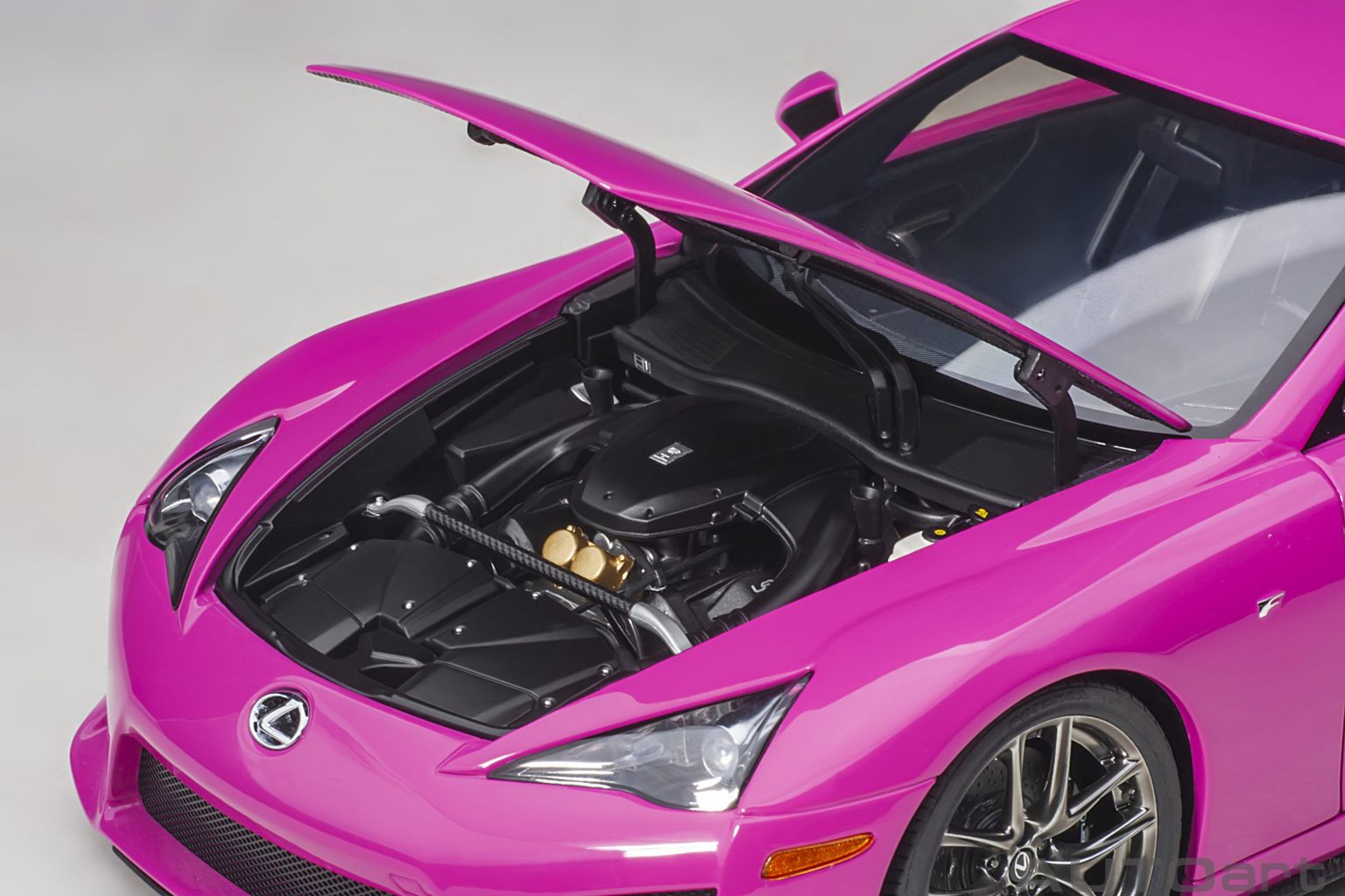 Lexus LFA 2010 passionate pink 1:18 AUTOart