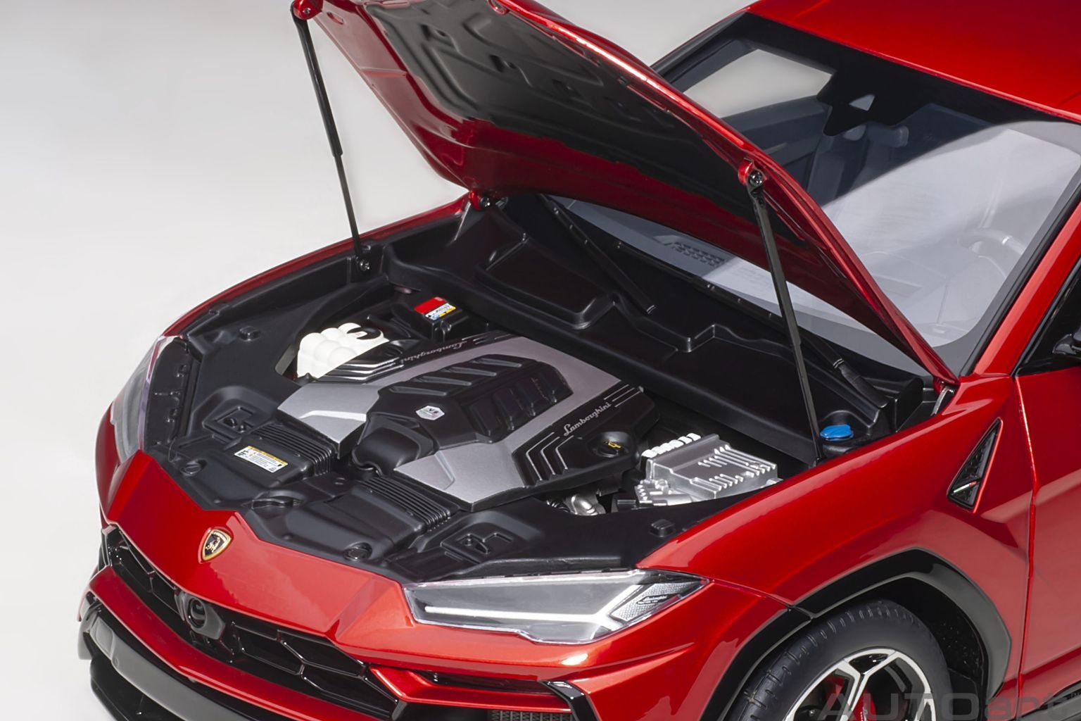 Lamborghini Urus 2018 pearl red 1:18 AUTOart