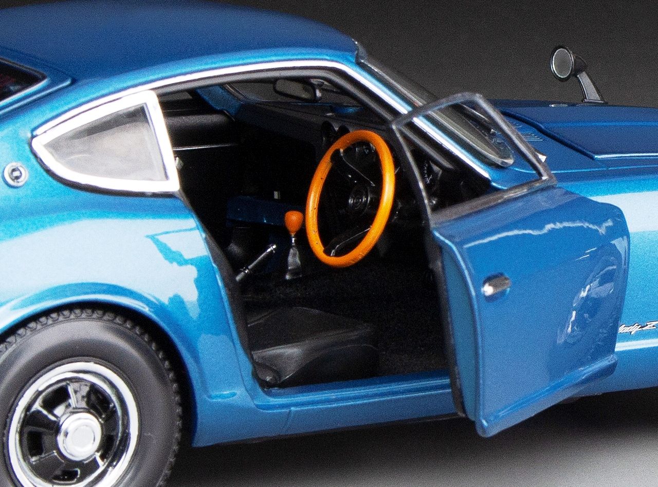 Datsun 240 Z Coupe 1972 blue 1:18 Sun Star