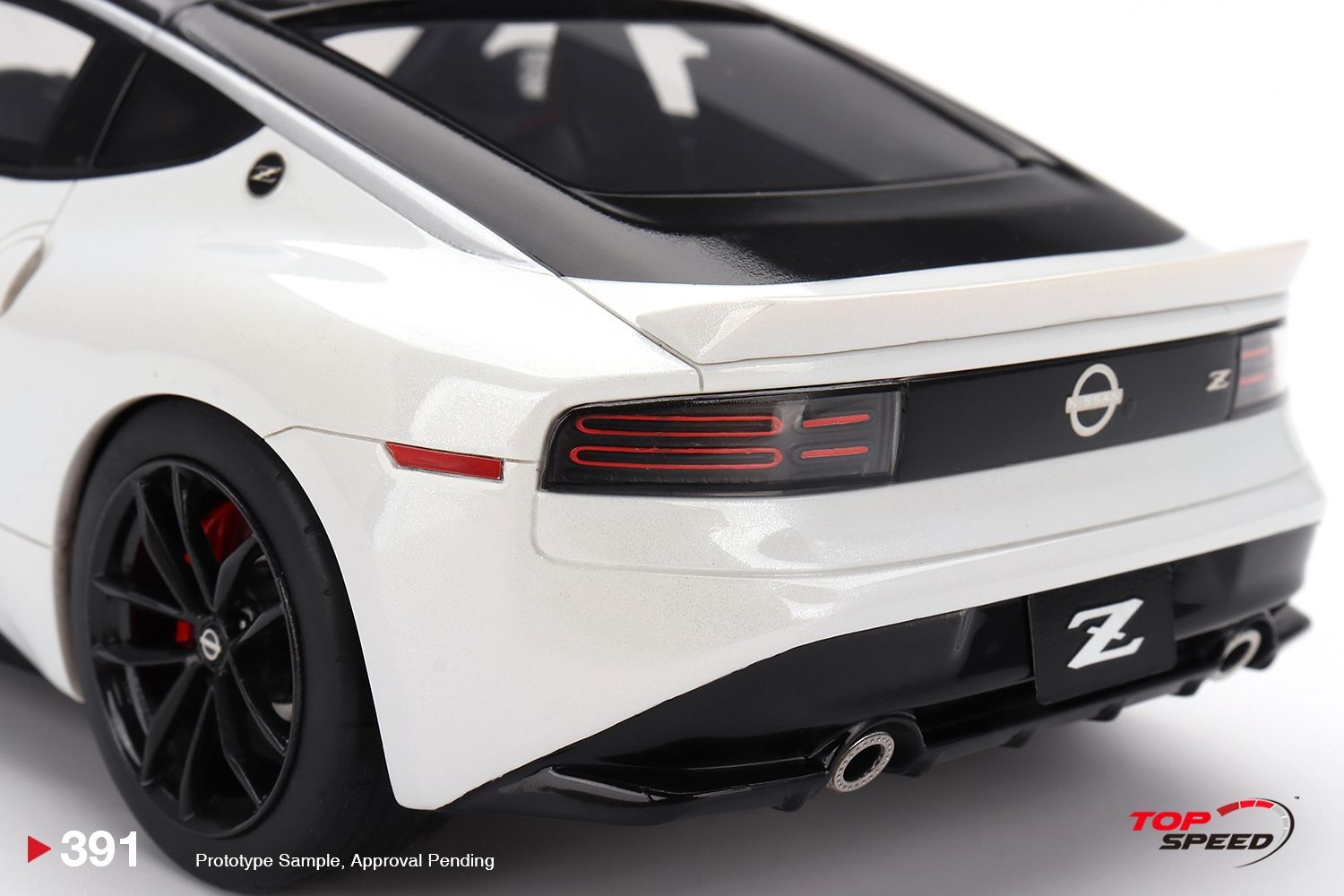 Nissan Z Performance LHD 2023 Everest white 1:18 TopSpeed Models