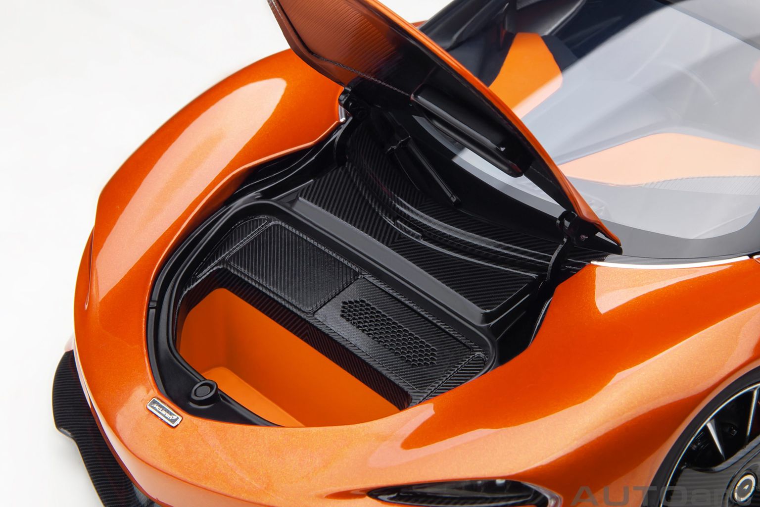 McLaren Speedtail volcano orange 1:18 AUTOart