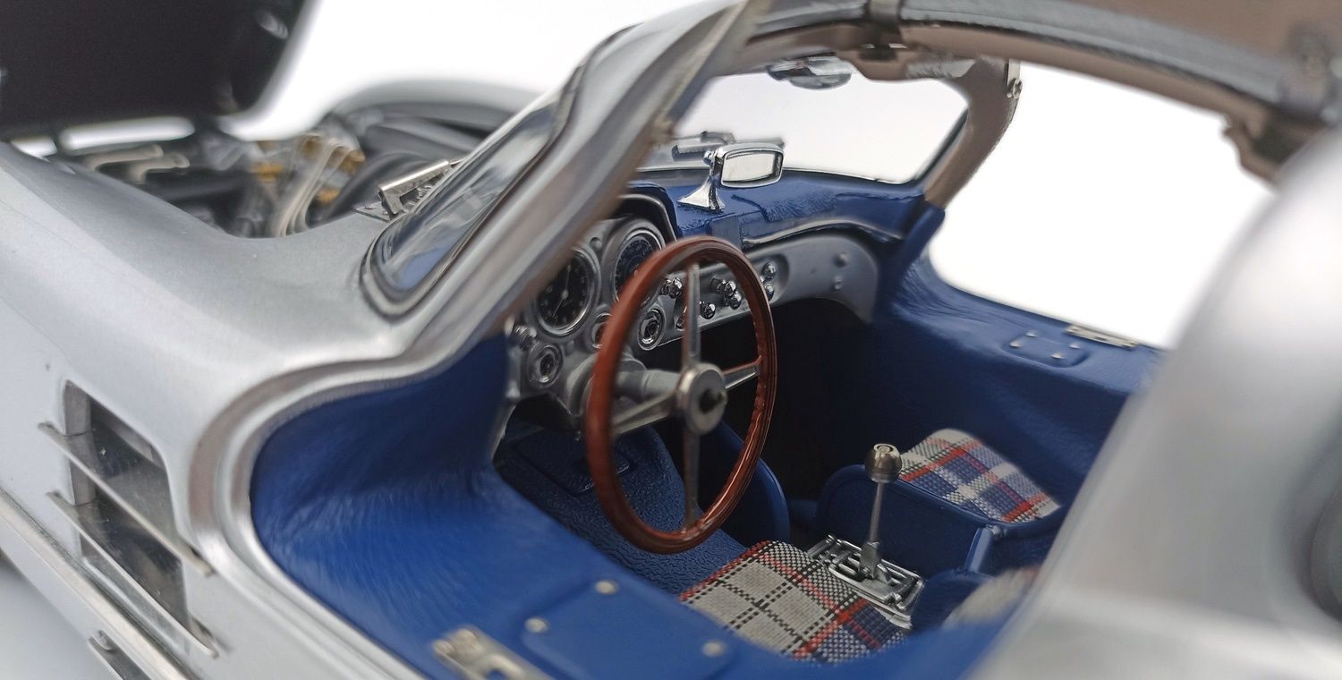 Mercedes-Benz 300 SLR Coupe #T1 RAC Tourist Trophy 1955 1:18 CMC