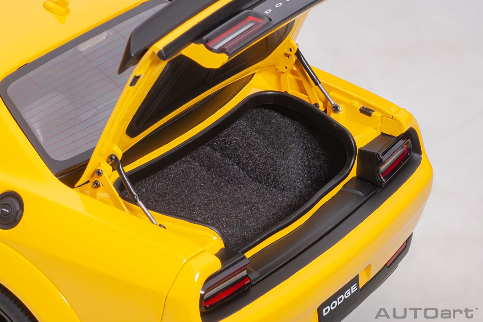 Dodge Challenger SRT Hellcat Widebody 2018 yellow jacket/satin black painted hood 1:18 AUTOart