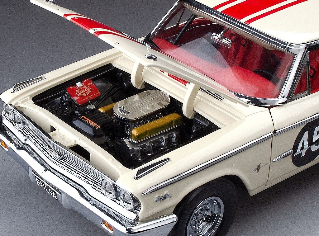 Ford Galaxie 500 XL Hardtop #45 1963 white 1:18 Sun Star
