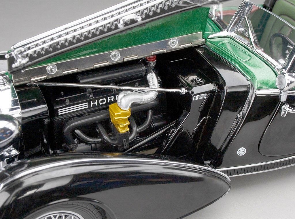Horch 855 Special Roadster 1939 black/dark green 1:18 Sun Star