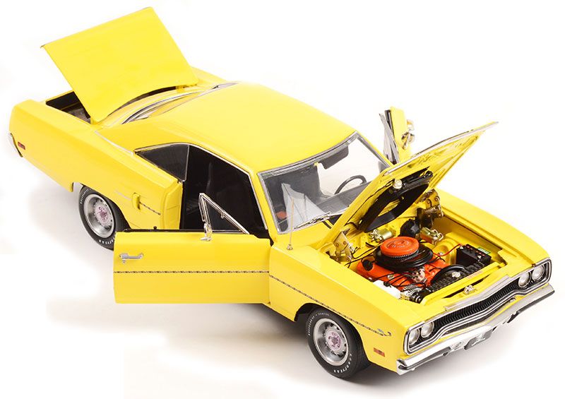 Plymouth Road Runner *Season 8 - Roadrunner With A Twist* Graveyard Carz 1970 yellow 1:18 G.M.P
