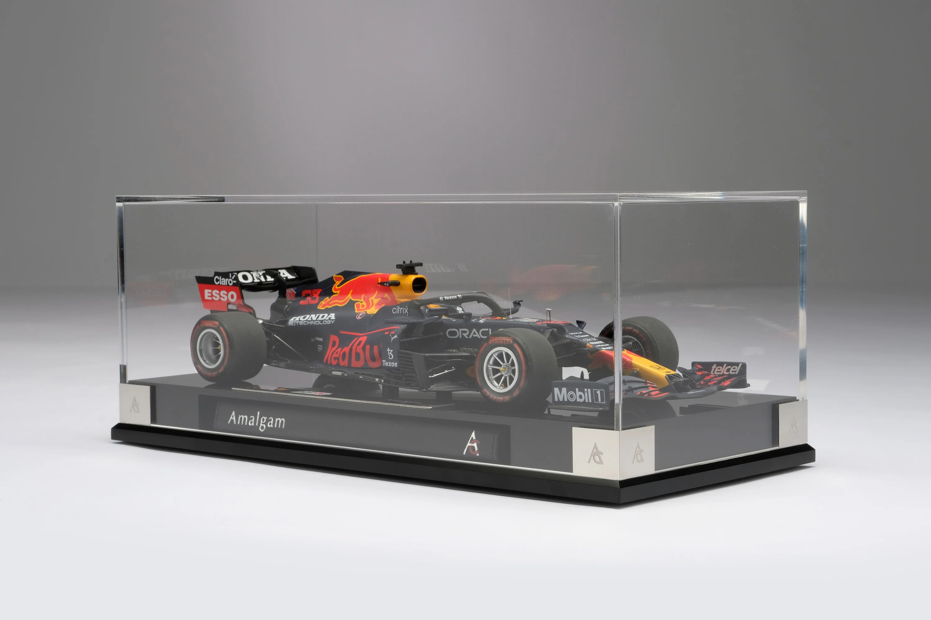 Red Bull Racing Honda RB16B #33 M.Verstappen GP Abu Dhabi 2021 World Champion 1:18 Amalgam