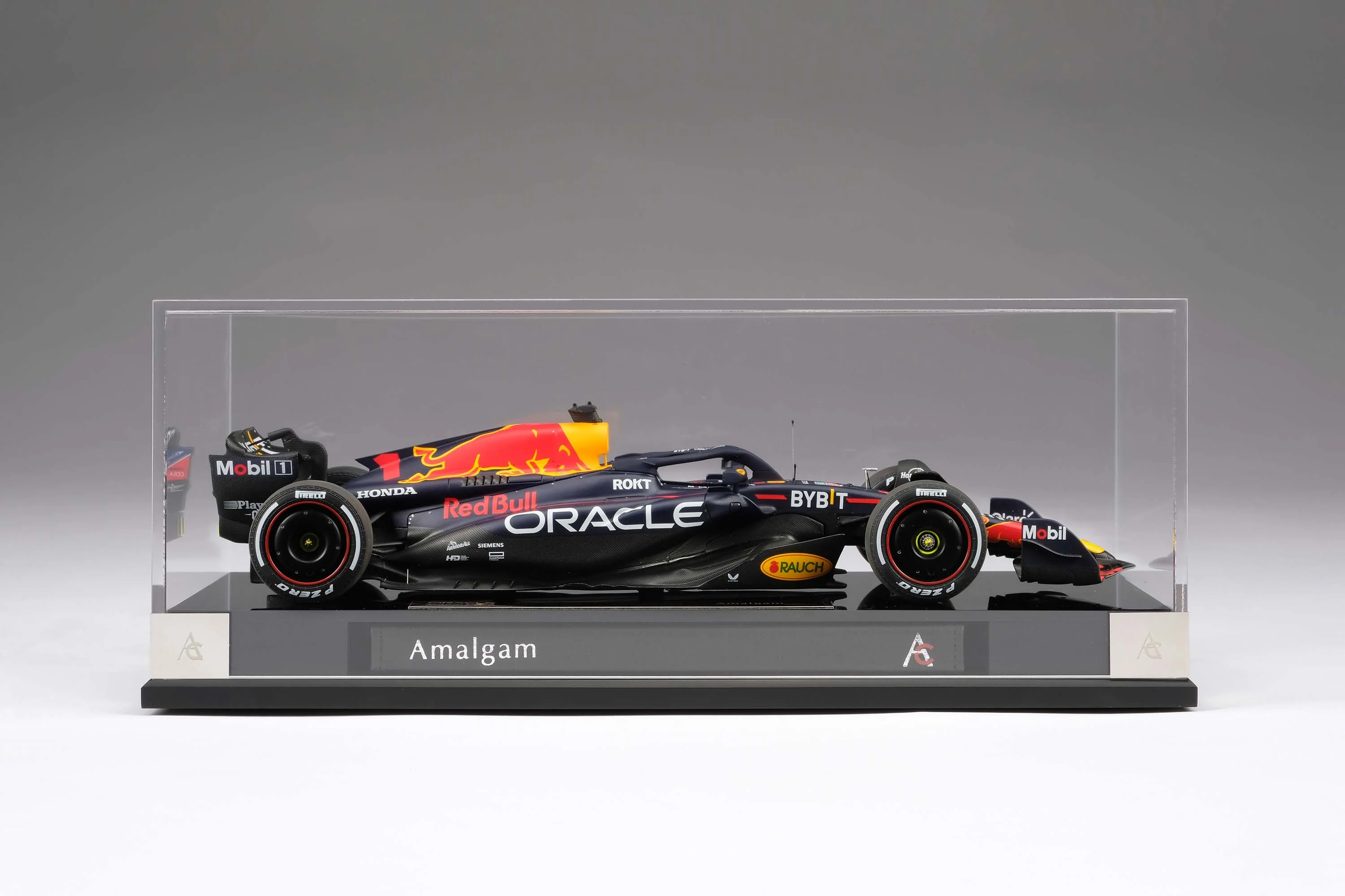 Oracle Red Bull Racing RB19 #1 M.Verstappen Season 2023 1:18 Amalgam