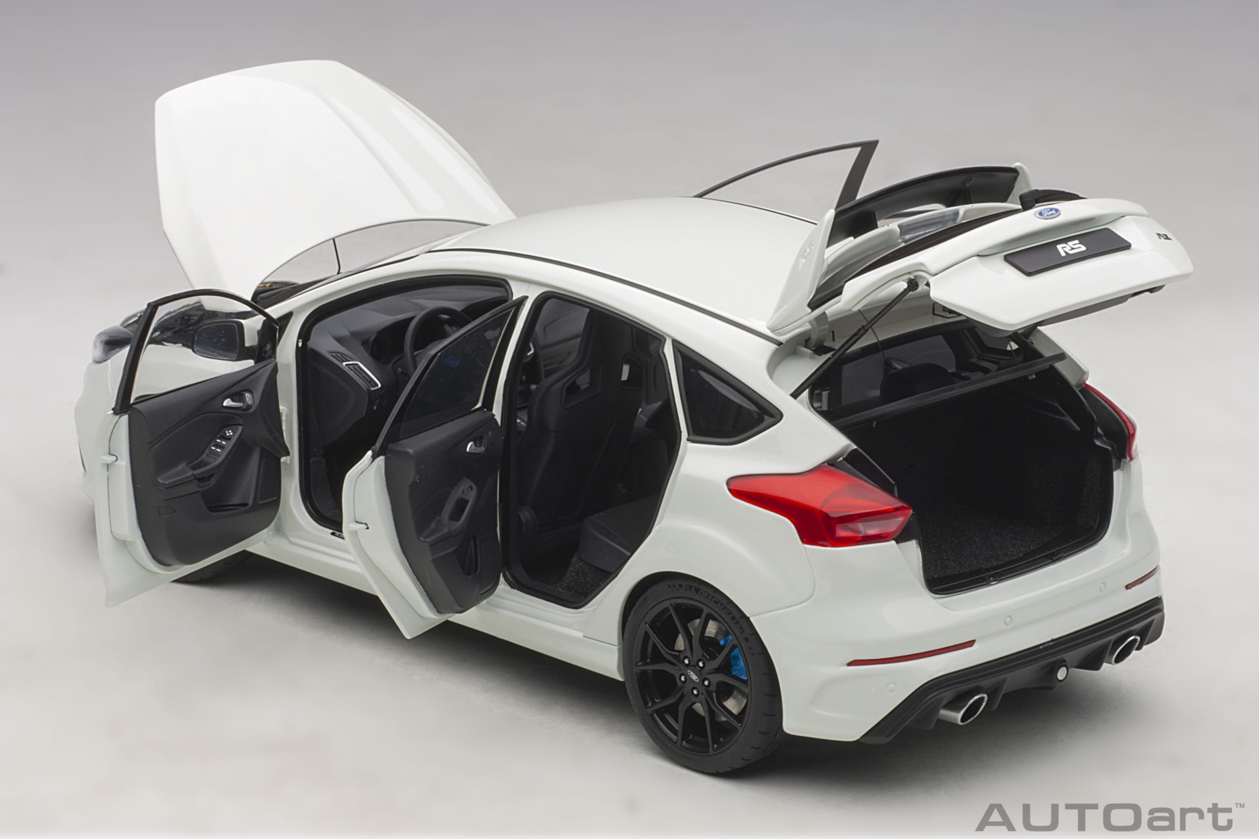 Ford Focus RS 2016 white 1:18 AUTOart