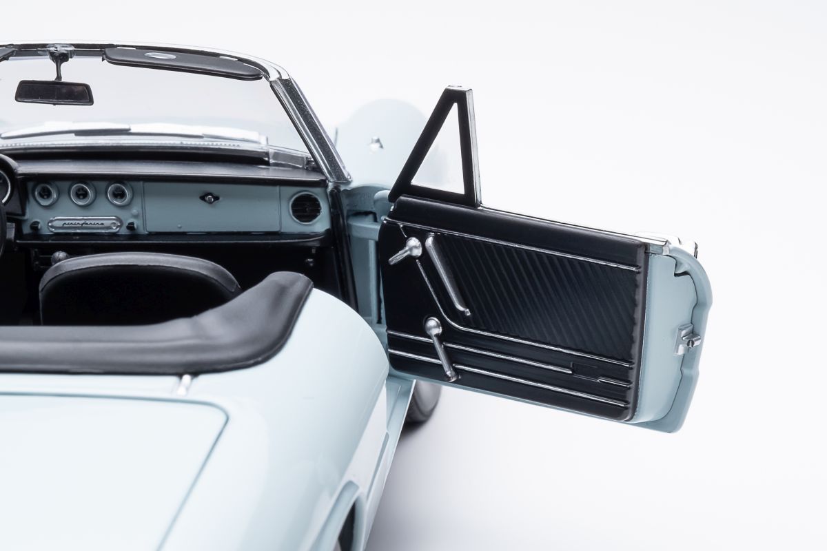 Alfa Romeo 1600 Duetto Spider 1966 blu celeste AR513 1:18 Touring Modelcars