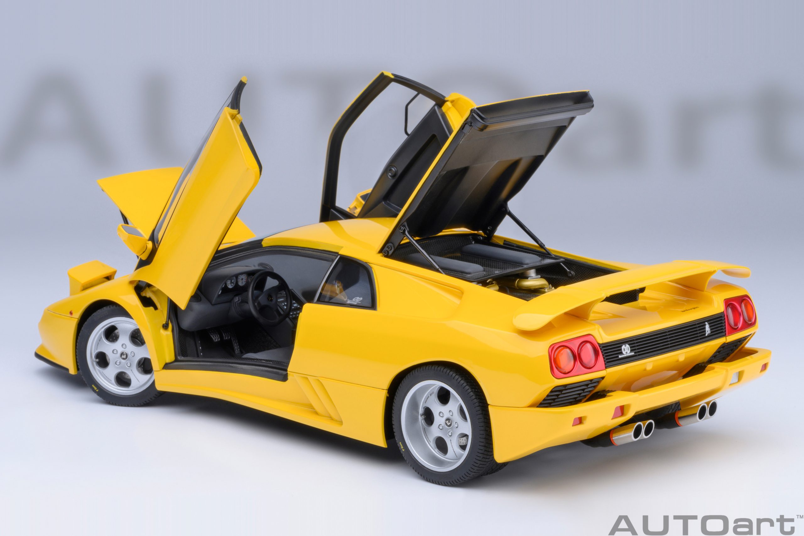 Lamborghini Diablo SE30 JOTA 1995 yellow 1:18 AUTOart
