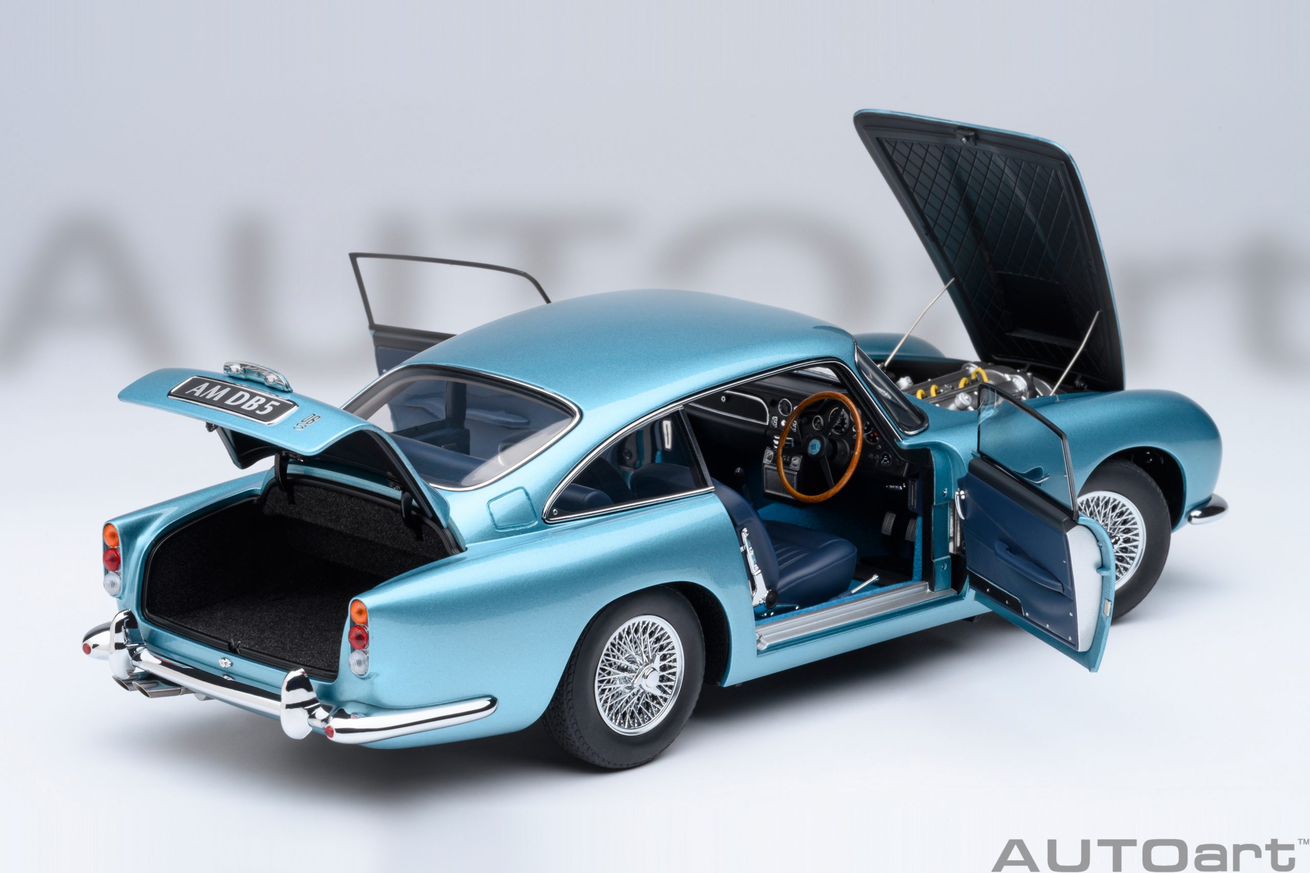 Aston Martin DB5 1964 caribbean pearl/blue 1:18 AUTOart