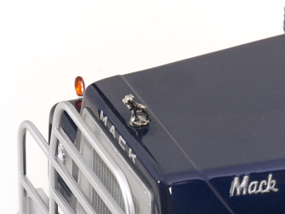 Mack RL700L 1974 blue metallic 1:18 Road Kings