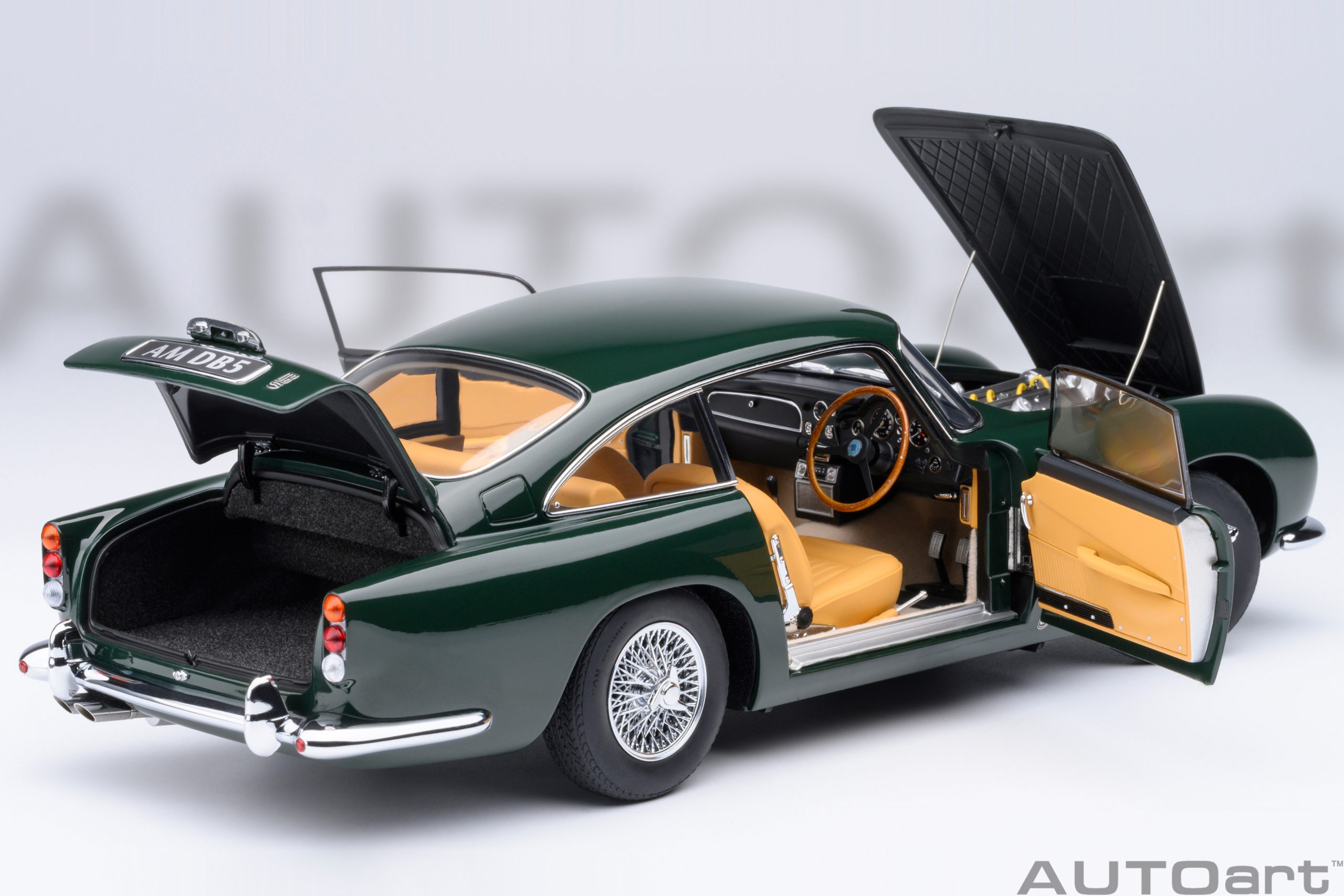 Aston Martin DB5 British Racing Green 1:18 AUTOart