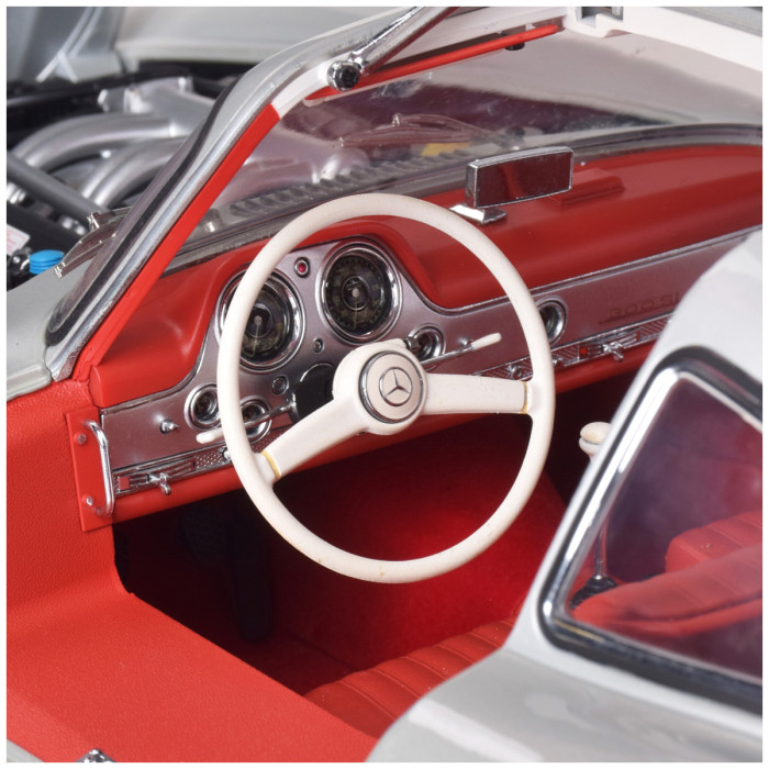 Mercedes 300 SL Gullwing silver 1:8 Ixo Models