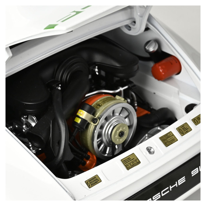 Porsche 911 RS 2.7 white/green 1:8 Ixo Models 