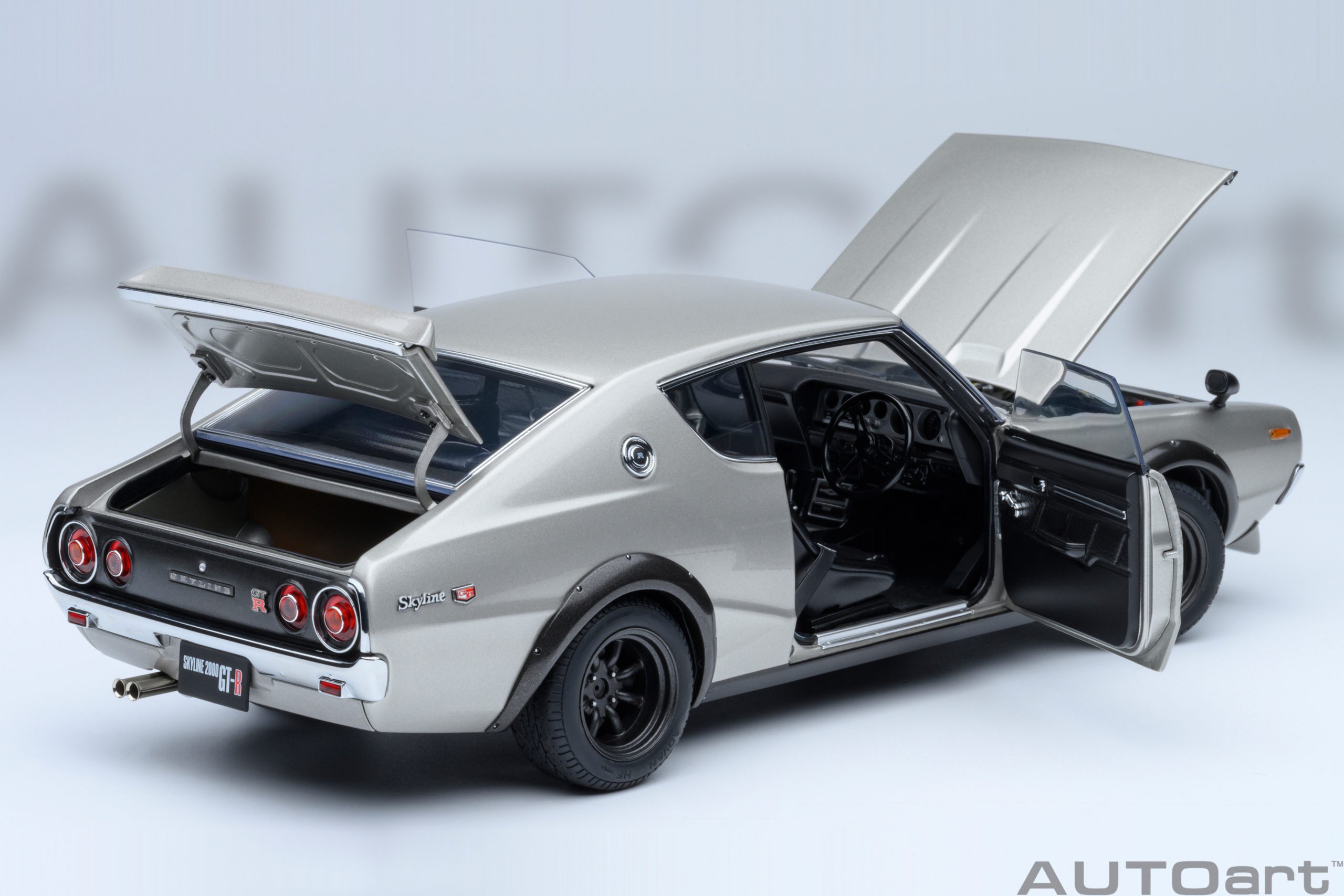 Nissan Skyline 2000 GT-R 1973 Tuned Version silver 1:18 AUTOart