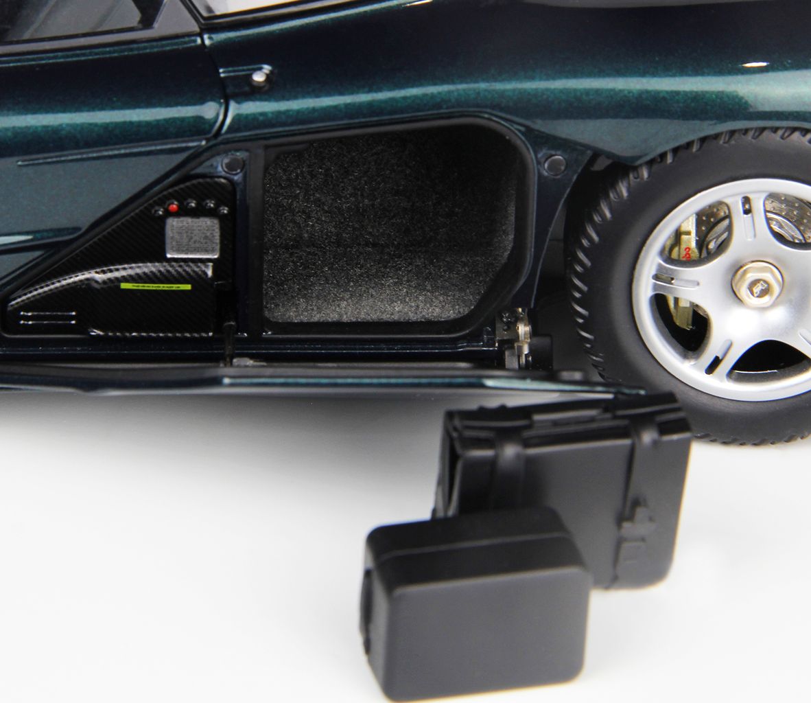 McLaren F1 XP5 green 1:18 LCD Model