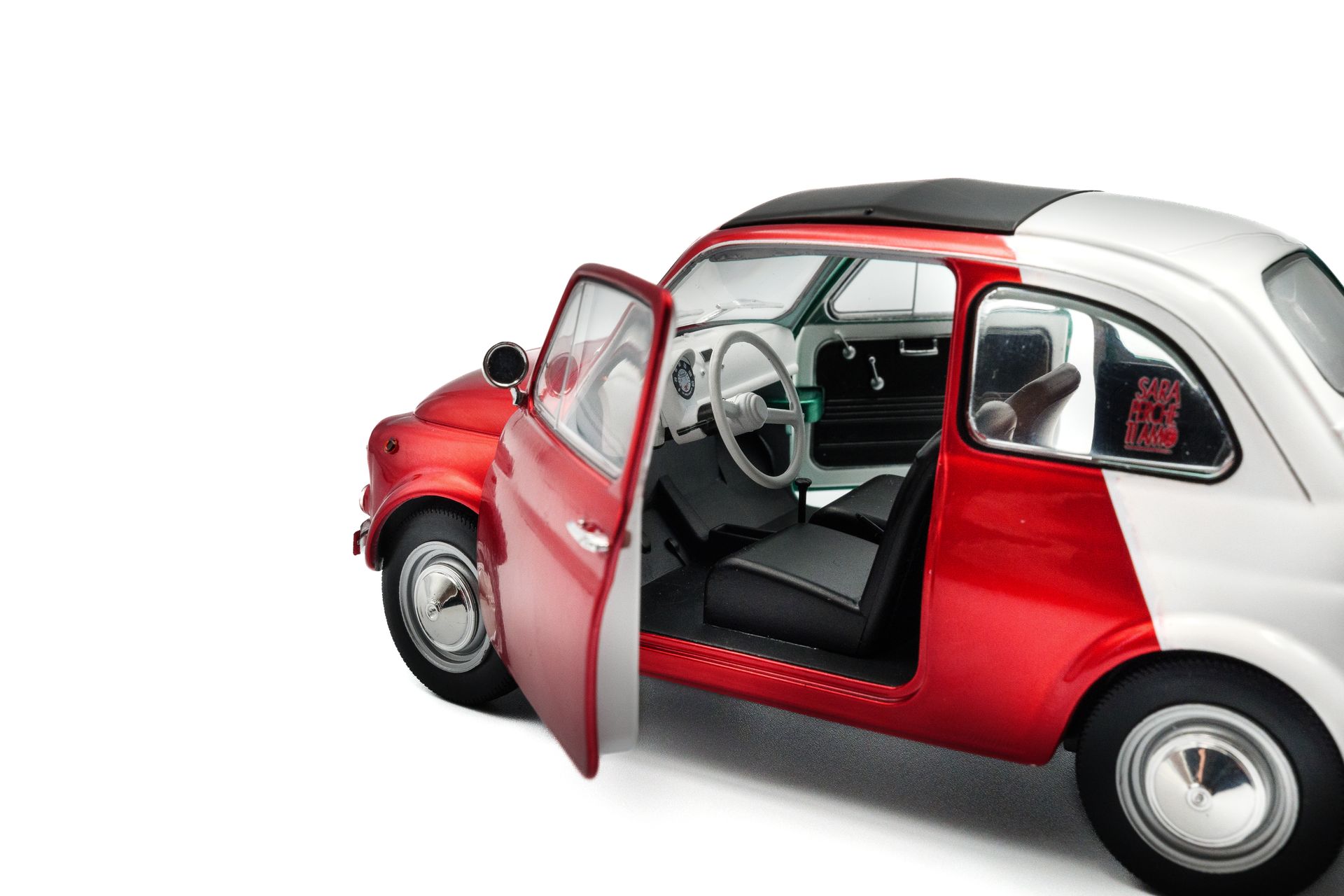 Fiat 500 Tribute To Italia 1965 red/white 1:18 Solido