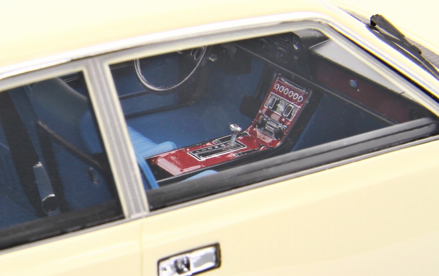 Fiat 130 Coupe 1971 ivory 1:18 Laudoracing Model 