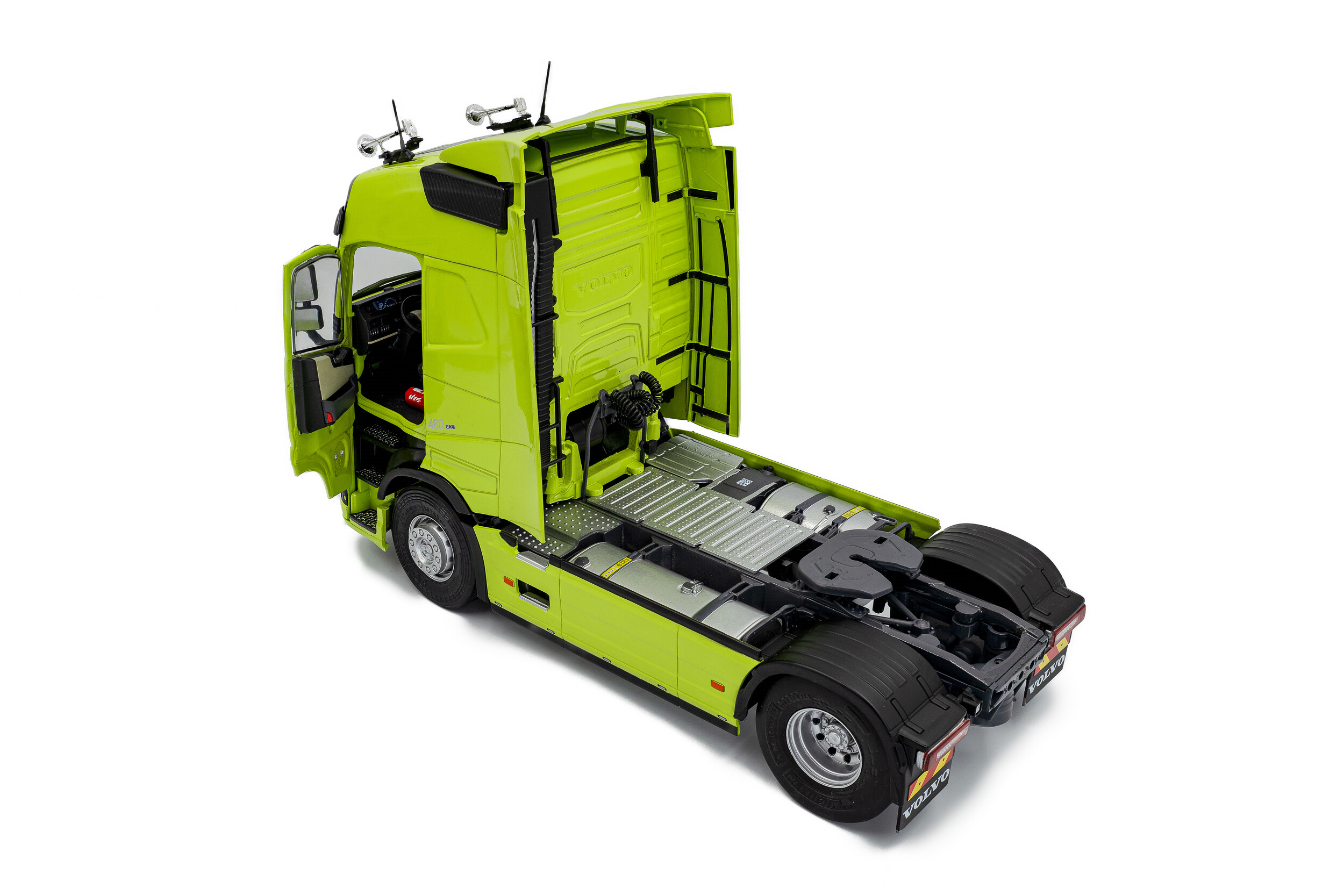 Volvo Trucks FH Globetrotter XL 2023 neon green 1:24 Solido