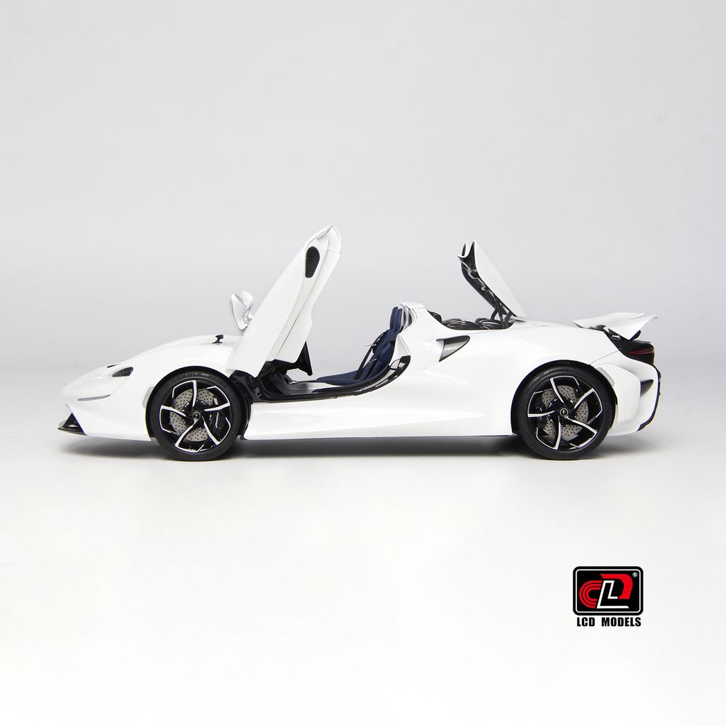 McLaren Elva white 1:18 LCD Model