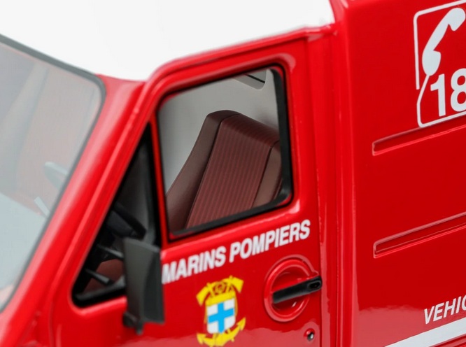 Renault Master T30 VSAB Pompiers 1980 1:18 OttOmobile