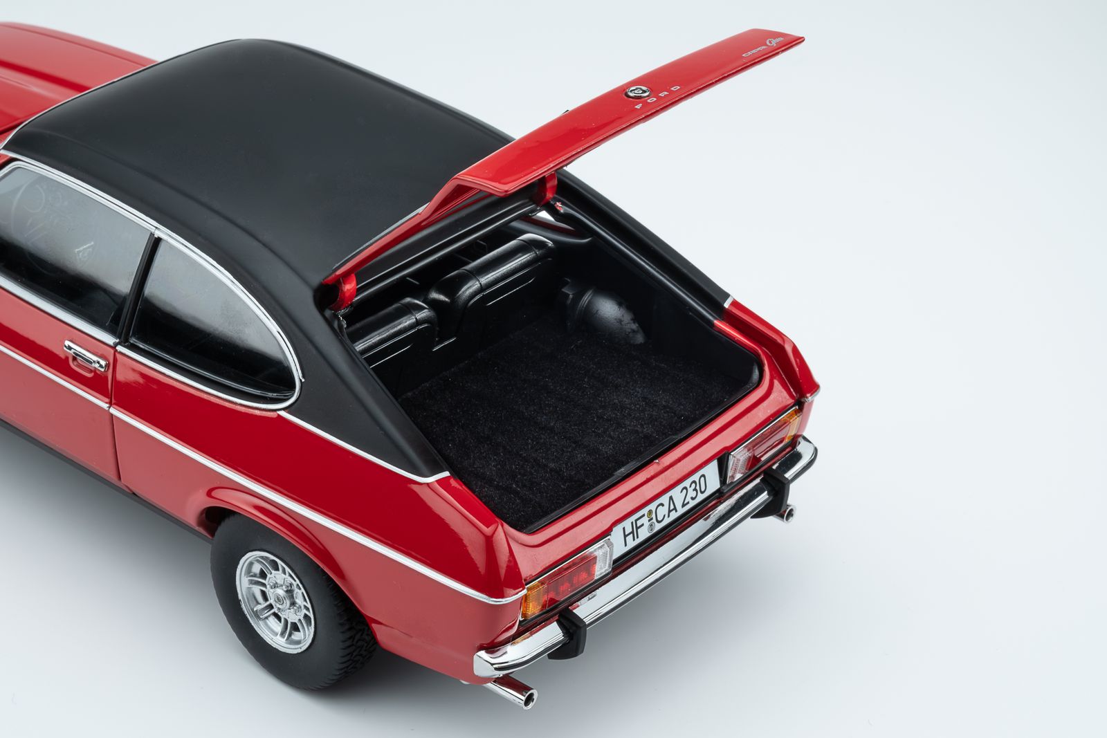 Ford Capri II Ghia 3.0 1974-1977 spanish red/black vinyl top 1:18 Touring Modelcars