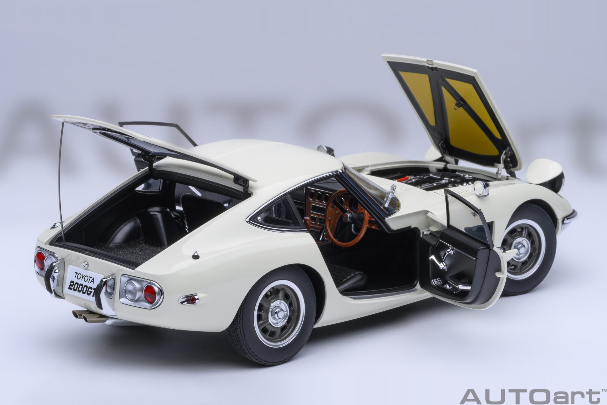 Toyota 2000GT 1967 white 1:18 AUTOart
