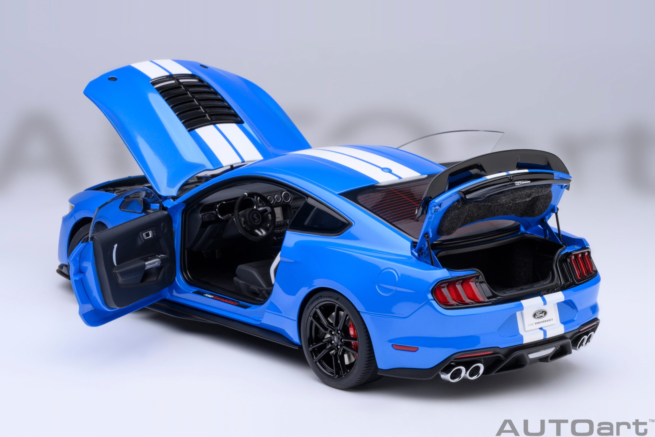 Ford Mustang Shelby GT500 Coupe 2023 grabber blue 1:18 AUTOart