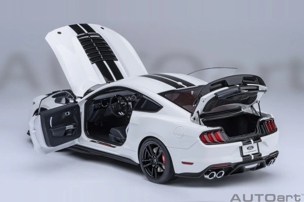 Ford Mustang Shelby GT500 Coupe 2023 Oxford white 1:18 AUTOart