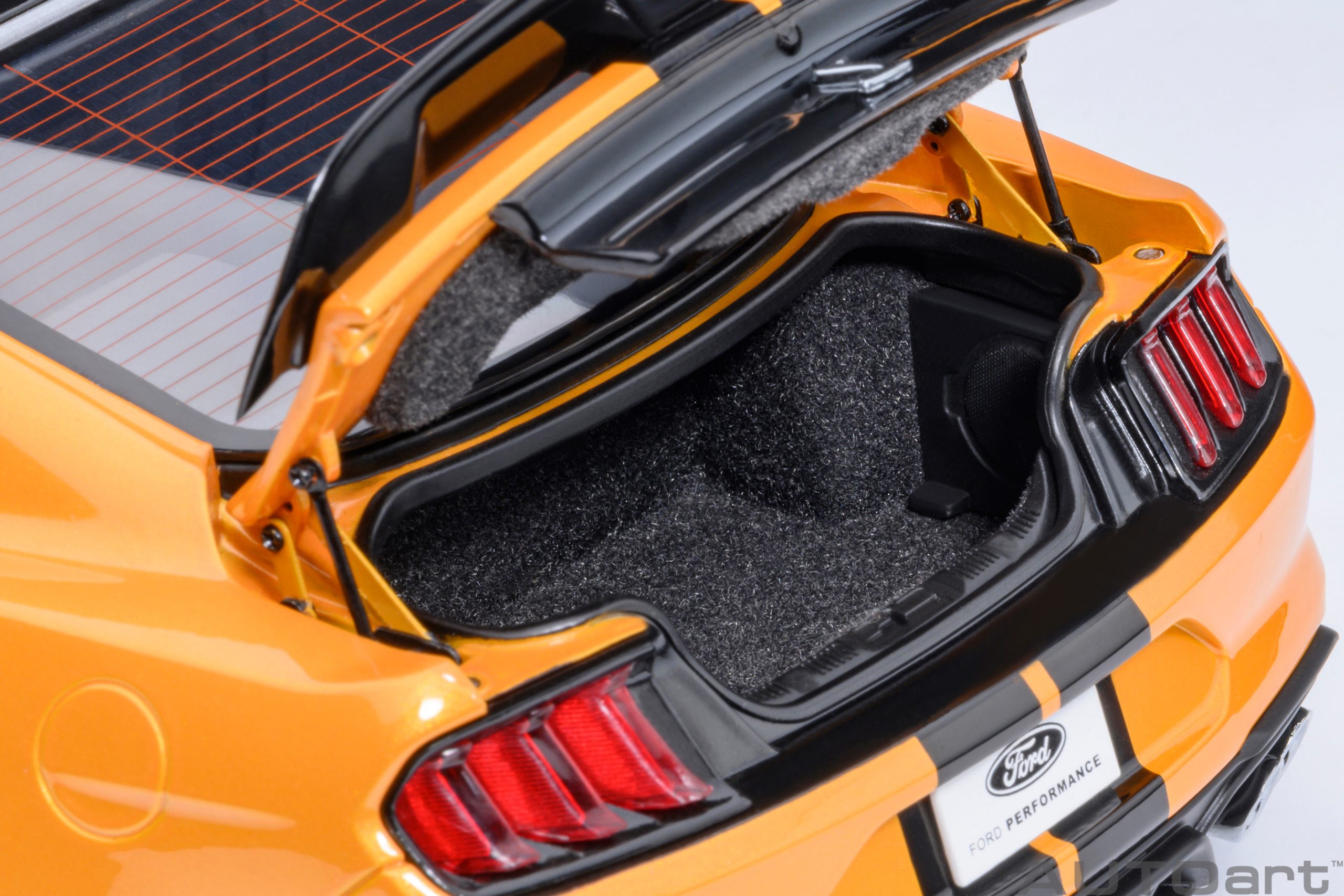 Ford Mustang Shelby GT500 Coupe 2023 cyber orange 1:18 AUTOart