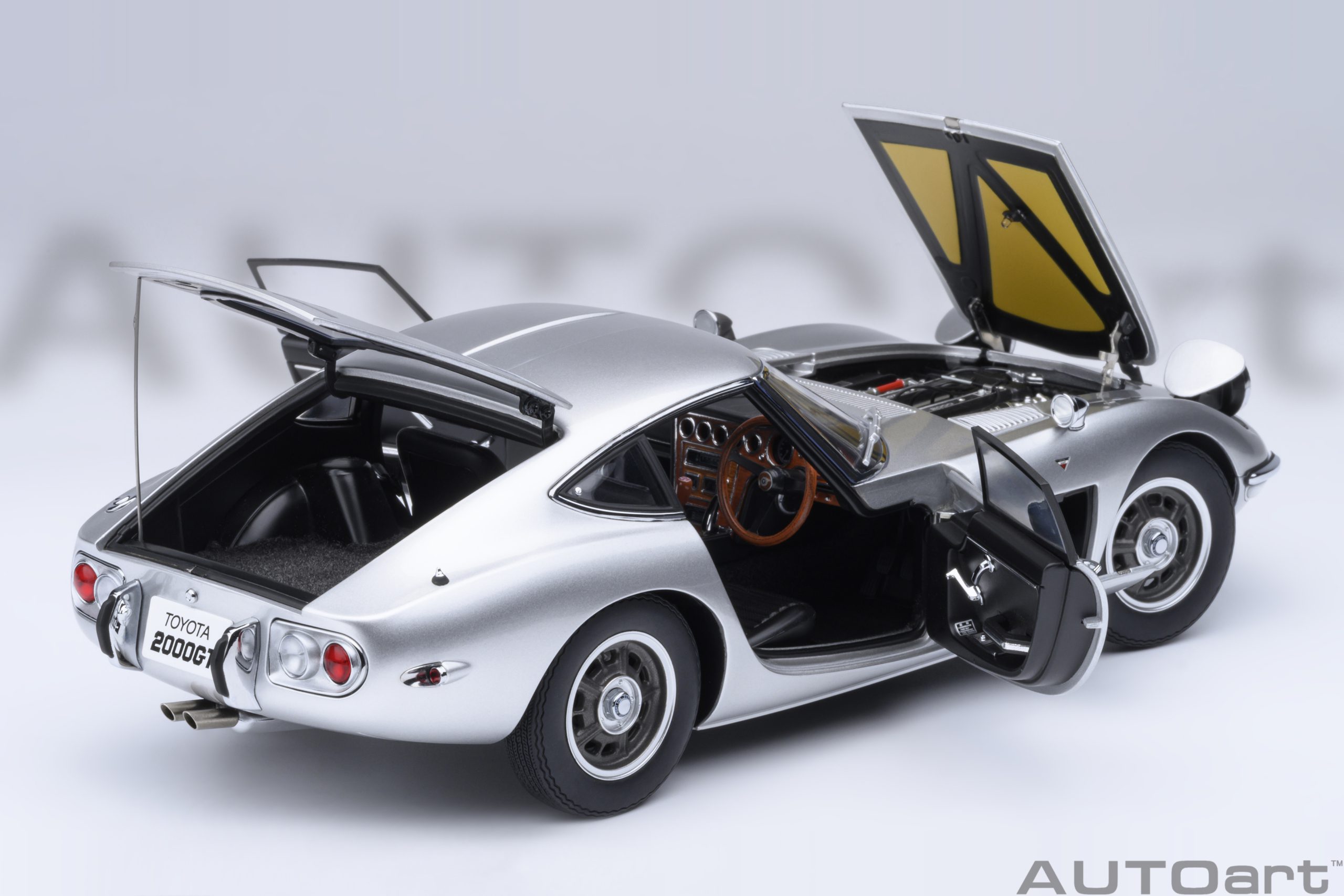 Toyota 2000GT 1967 silver 1:18 AUTOart