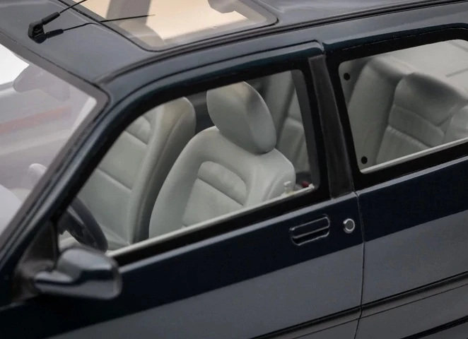 Renault Clio Baccara 1.8 1995 Abyss Green 1:18 OttOmobile