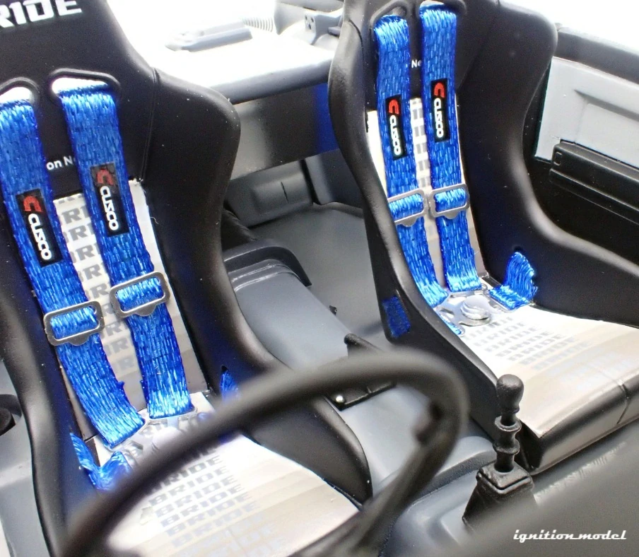 Toyota Corolla Levin 3Dr (AE86) BEV white/black 1:18 Ignition Model