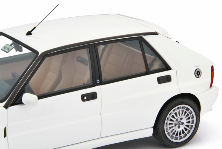 Lancia Delta HF Integrale EVO II 1992-94 white 1:18 Laudoracing Model