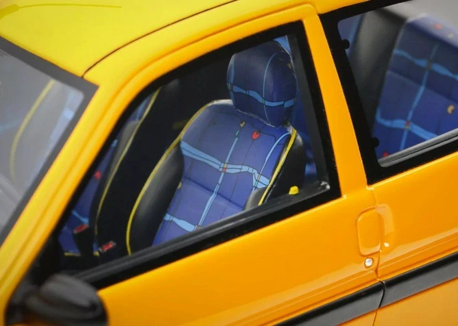 Citroën Saxo 1.4 BIC Phase 2 2000 orange mango 1:18 OttOmobile