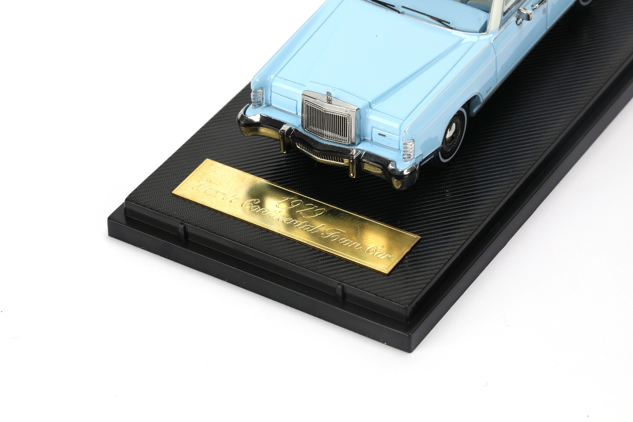 Lincoln Continental 1979 light blue/white 1:64 SunStar
